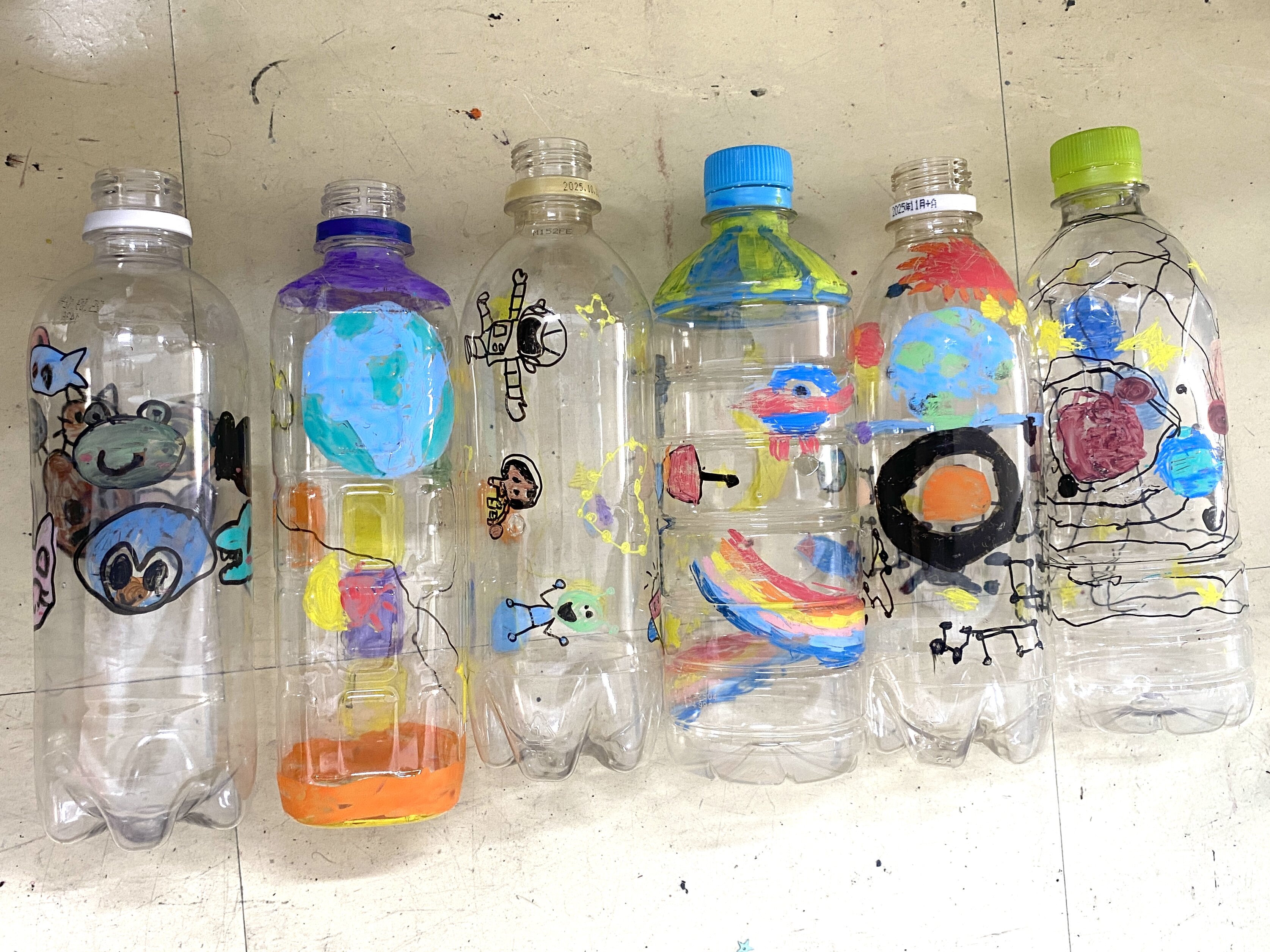 ペットボトルアート〈1年生〉 | はつしば歳時記 | はつしば学園 ペットボトルアート〈1年生〉 | はつしば歳時記 | はつしば学園