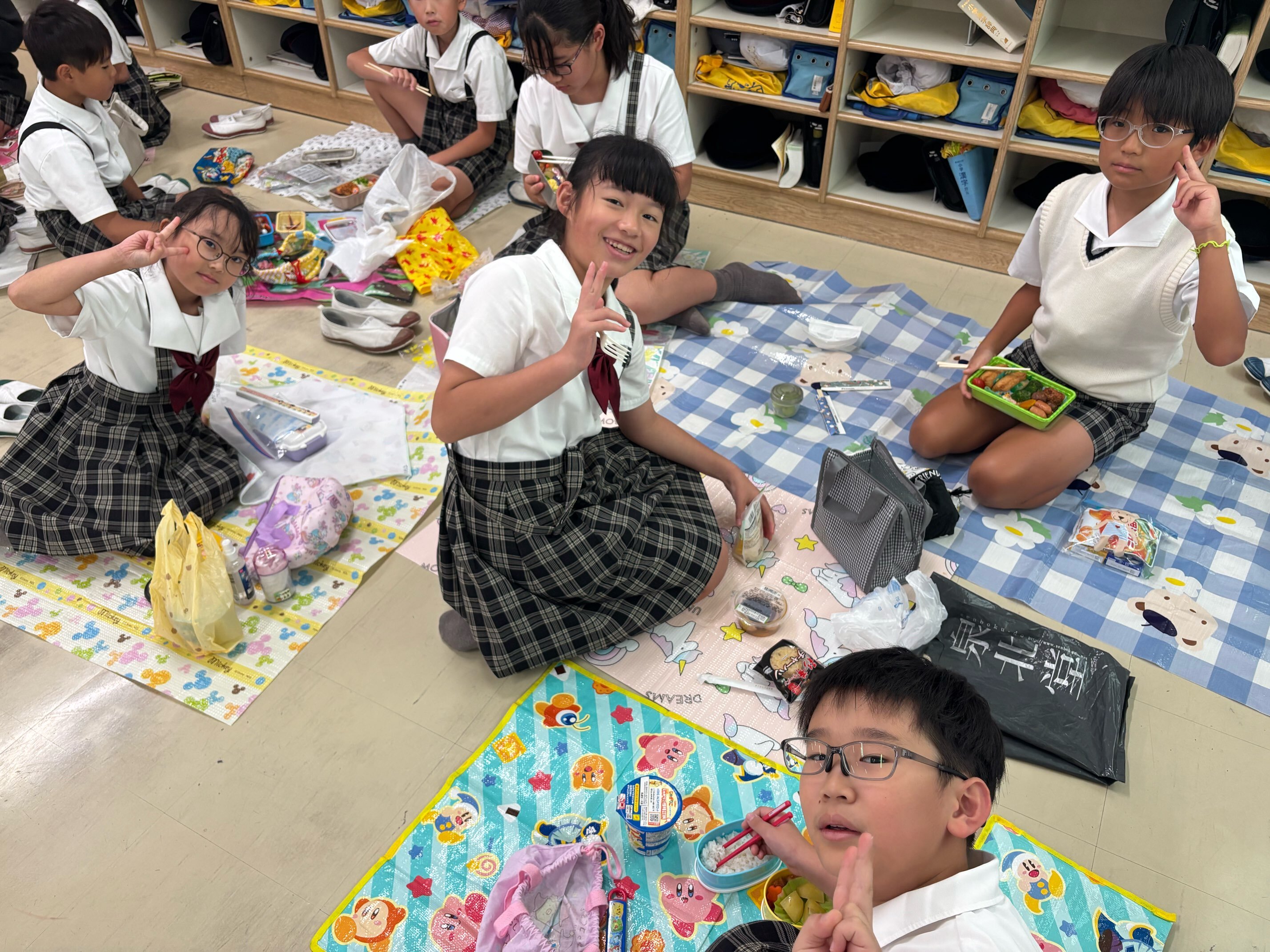 お弁当タイム〈4年生〉 | はつしば歳時記 | はつしば学園小学校