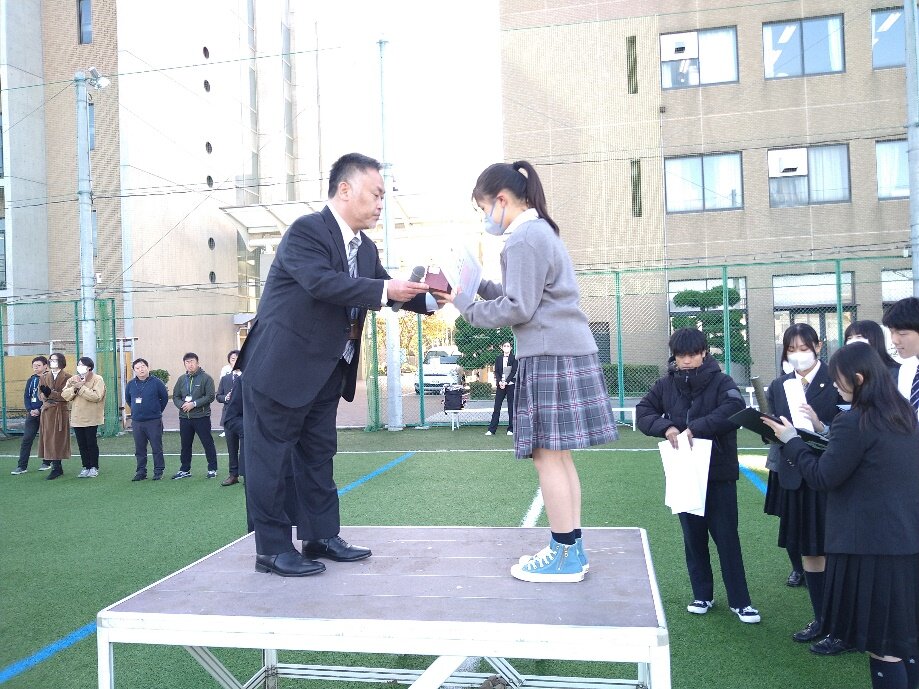 「中学1年6組（立命館コース） 寺脇 あず希さん ヨーロッパ国際ピアノコンクールで金賞受賞！」