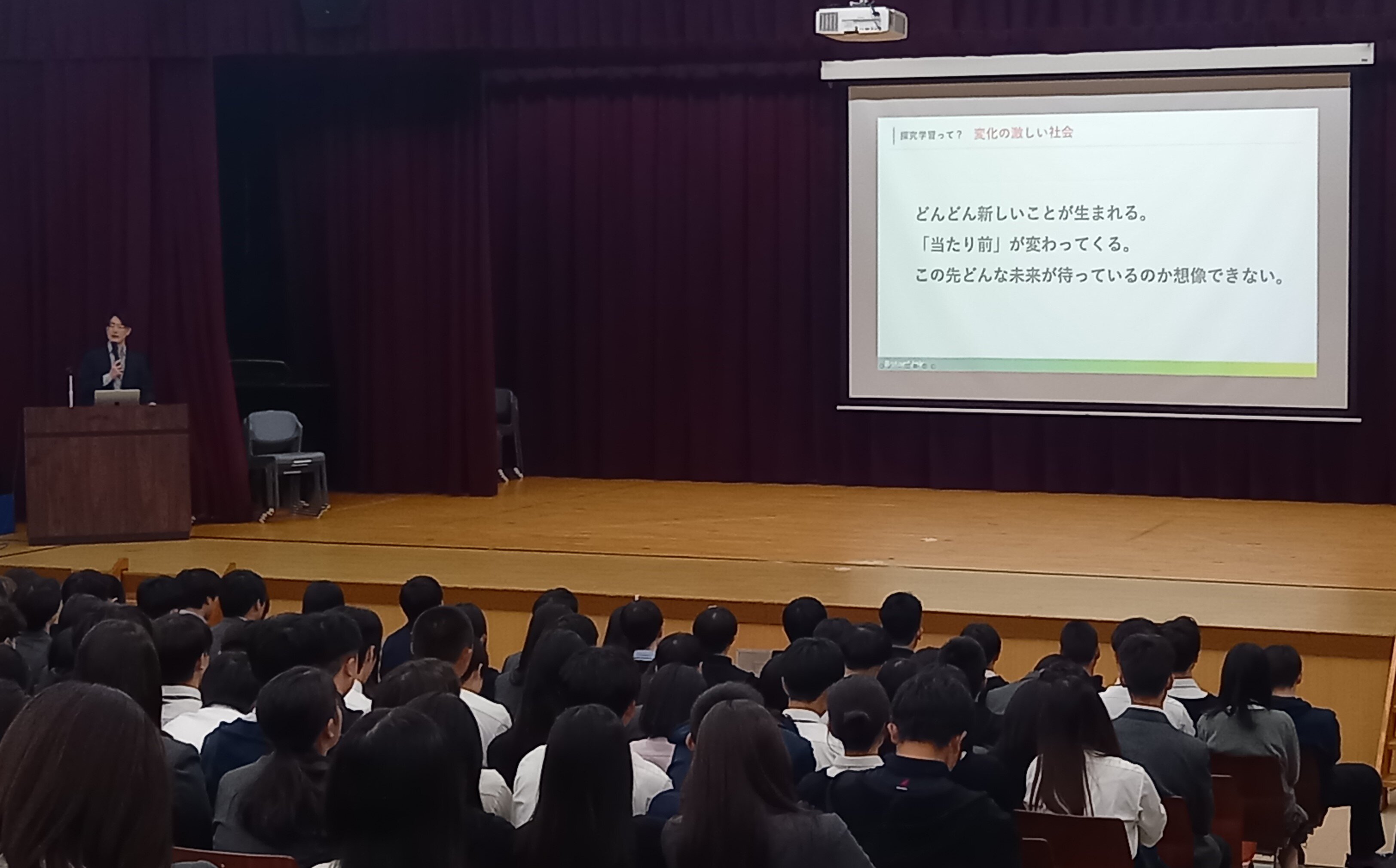 高校2年生　総合探究（STEAMSⅡ）の説明会を行いました。