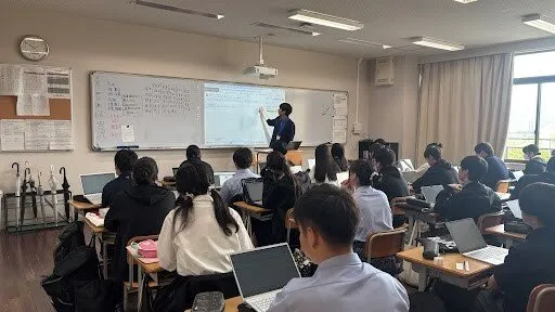 高校1年生 STEAMSⅠ授業紹介➁「作ったデータを分析しよう！」