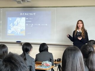 【国際教育】留学生パンくん、エロディーさん、プレゼン