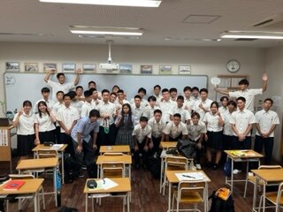 【国際教育】留学生ジセラ、オースティン3年13組でプレゼン