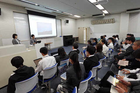 高校1年生 堺 Well-being Project ③ 特別授業「データ情報から読み解く課題発見」（STEAMSⅠ）